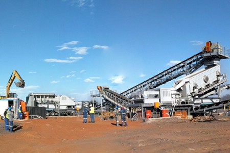 The mobile screening of ore in South Africa is in production