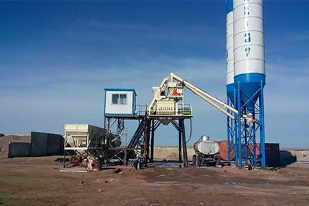 Concrete mixing plant is put into trial operation