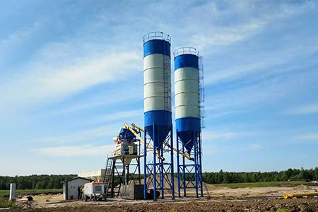 What should be done for daily maintenance of a concrete mixing plant?